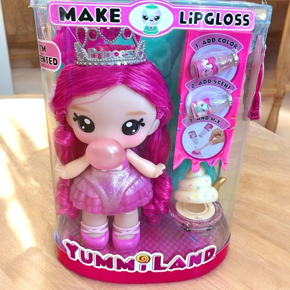 Yummiland Bianca Bubble Gum Large Doll + DIY Lipgloss Kit